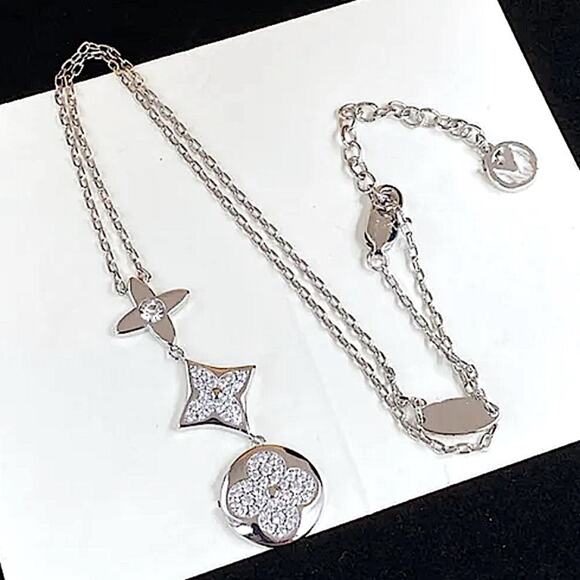 Silver Flour Leaf Clover Cubic Zircon Necklace - Picture 2 of 6